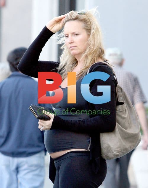 Pregnant Penny Lancaster Shops at Barnes & Noble