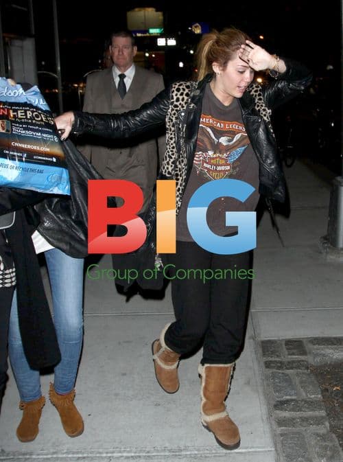 Miley Cyrus avoids cameras in NYC