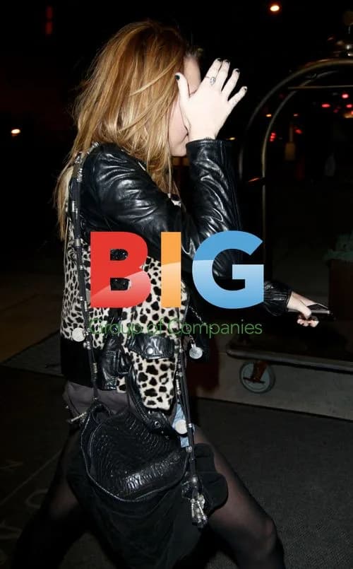 Miley Cyrus Exits SoHo Hotel