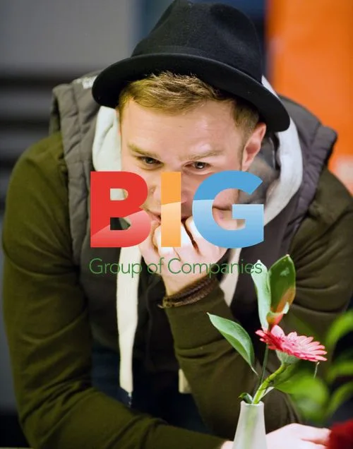 Olly Murs Switches Paisley Lights