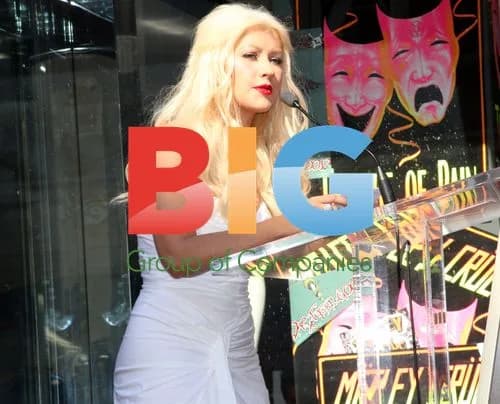 Christina Aguilera receives Hollywood star