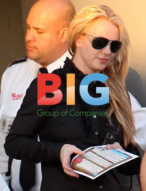 Britney Spears Shopping at Topanga Mall