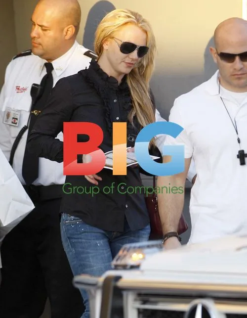 Britney Spears Shopping at Topanga Mall
