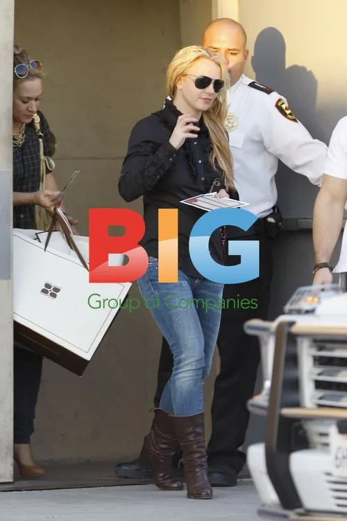 Britney Spears Shopping at Topanga Mall