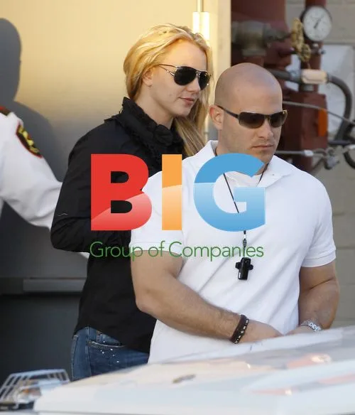 Britney Spears leaves Topanga Mall after studio session