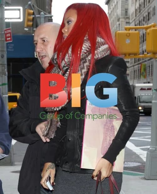 Rihanna Arrives with Vinyl Album