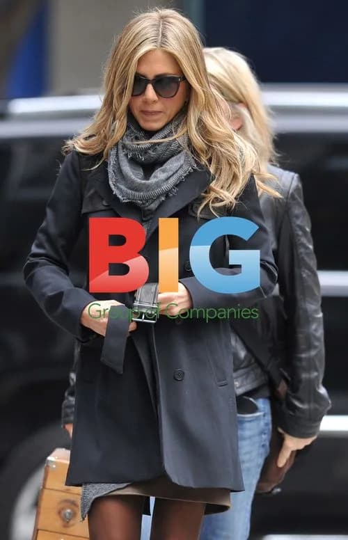 Jennifer Aniston films "Wanderlust" in NYC