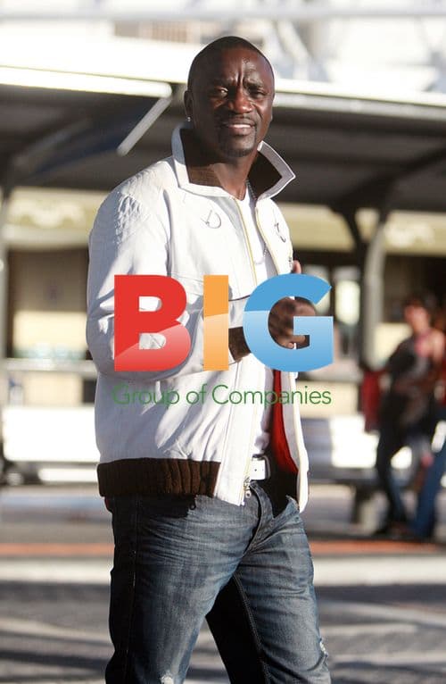 Akon Arrives at Perth Airport