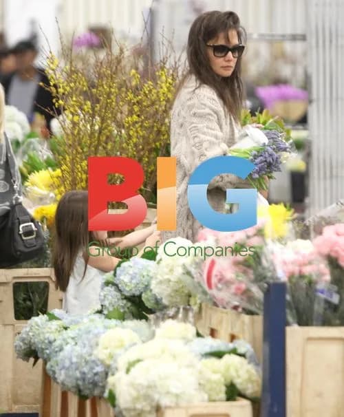 Katie Holmes and Suri at Flower Mart