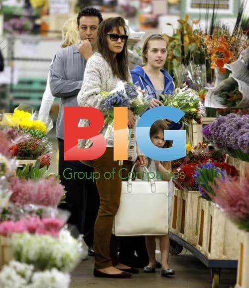 Katie Holmes and Suri at Flower Mart