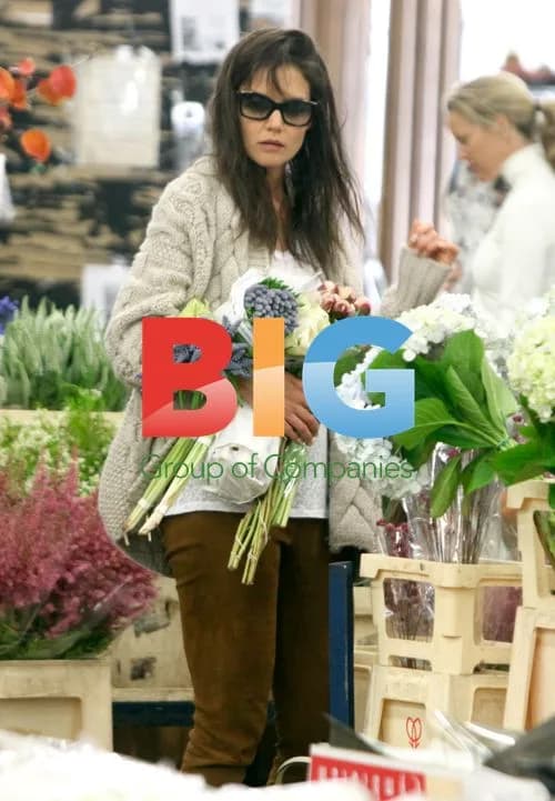 Katie Holmes and Suri Shopping
