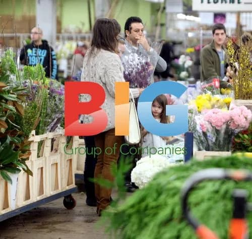 Katie Holmes and Suri at Flower Mart