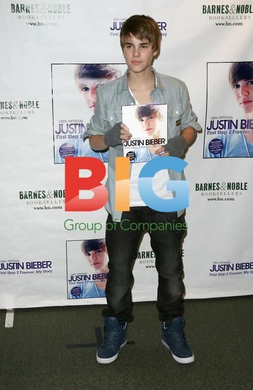 Justin Bieber Promotes New Product at Barnes and Noble