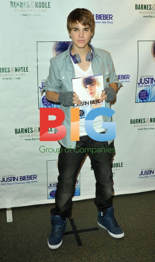 Justin Bieber signs book in NYC