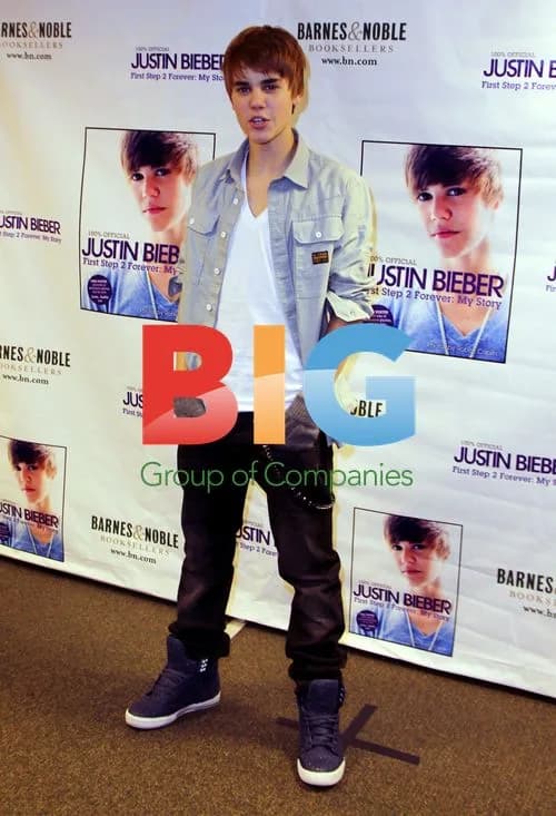 Justin Bieber Signs New Book at Barnes & Noble