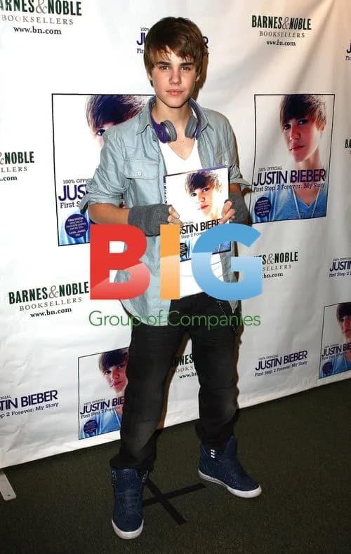 Justin Bieber signs book at NYC store