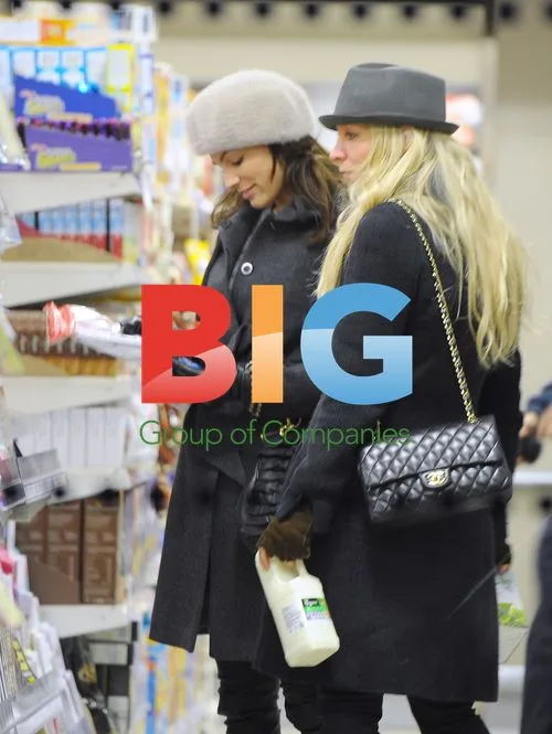 Kelly Brook has night out in Marylebone