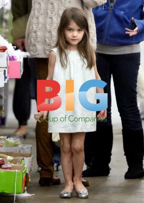 Katie Holmes and Suri Buy Flowers