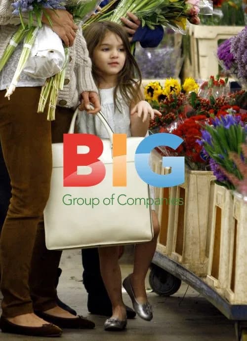 Katie Holmes and Suri Buy Flowers