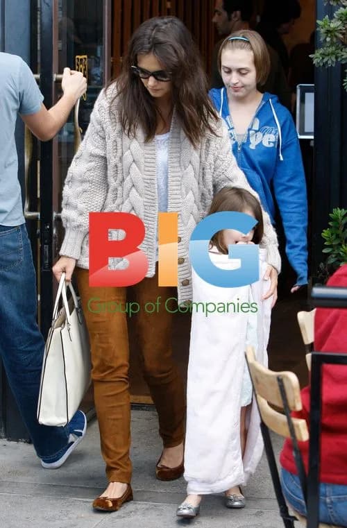 Katie Holmes and Suri shopping in LA