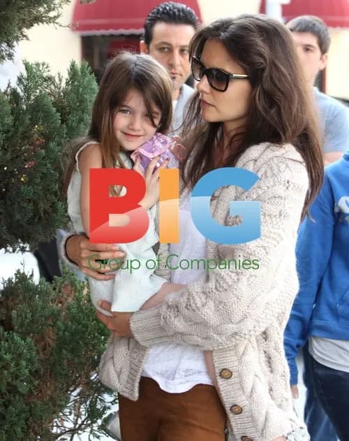 Katie Holmes and Suri Buy Chocolate in Beverly Hills