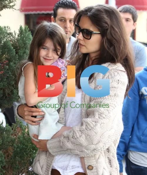 Katie Holmes and Suri Buy Chocolate in Beverly Hills