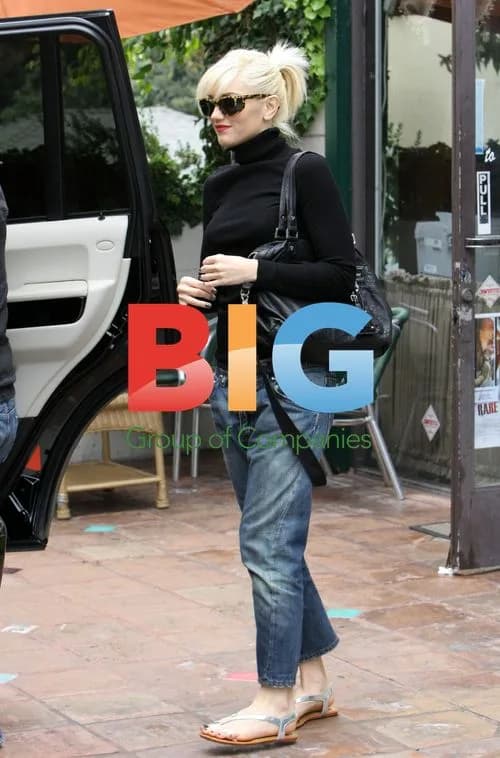 Gwen Stefani and Son Get Manicure