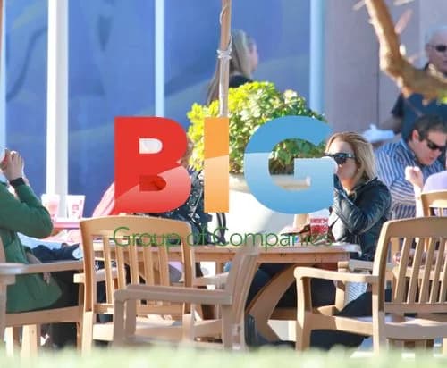 Lindsay Lohan gets caffeine fix