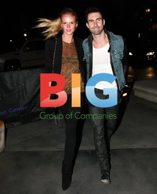 Adam Levine and Girlfriend Attend LA Lakers Game