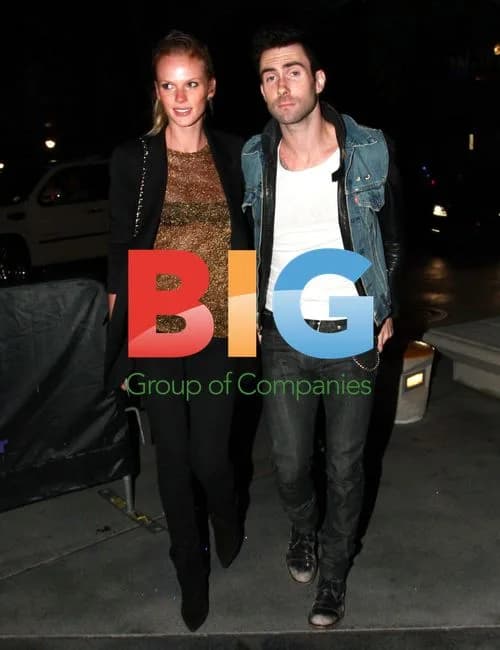 Adam Levine and Girlfriend Attend LA Lakers Game