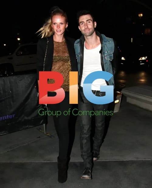 Adam Levine and girlfriend at LA Lakers game