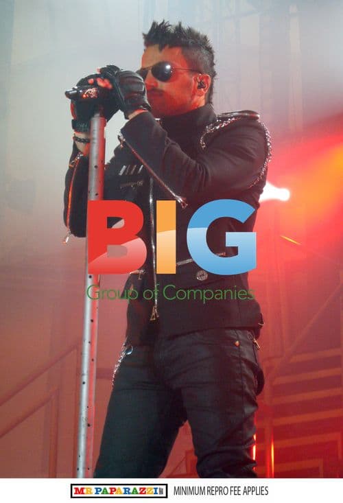 Peter Andre Performs After Hospital Stay