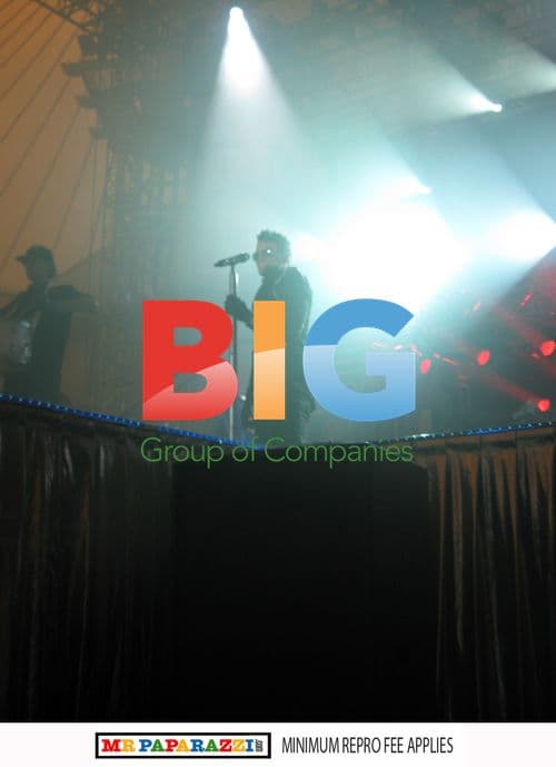 Peter Andre Returns to Stage After Hospitalization