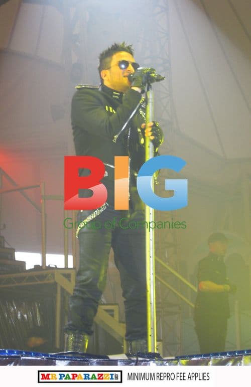 Peter Andre Returns to Stage After Hospital