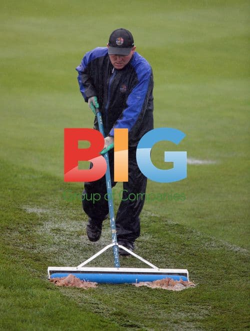 Ryder Cup players cope with heavy rain