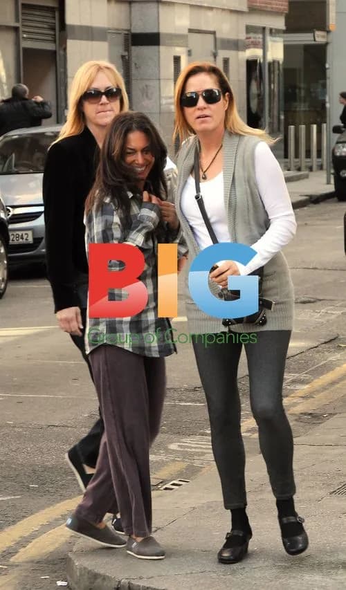 The Bangles Caught Grabbing Lunch
