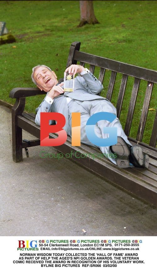 Norman Wisdom Receives Hall of Fame Award