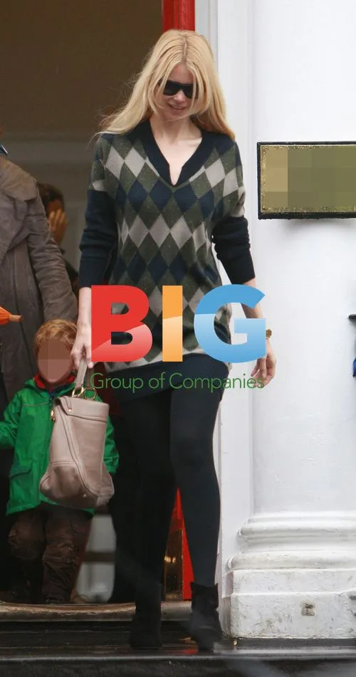 Claudia Schiffer Does School Run