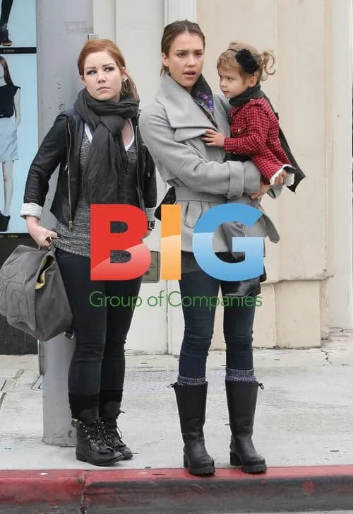 Jessica Alba goes shopping in Beverly Hills