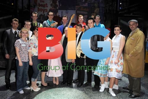 Neil Sedaka Congratulates Tony Christie at 'Dreamboats' Musical