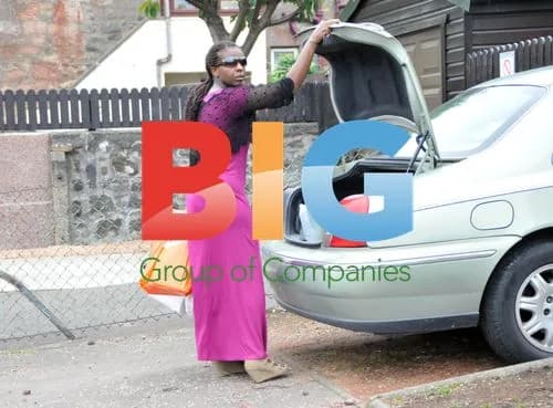 Gamu Nhengu\'s mother arrives home from shopping