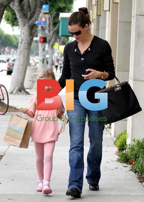 Jennifer Garner and Daughter Violet at Scribble Press