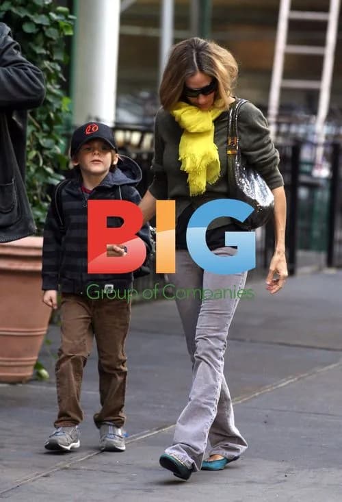 Sarah Jessica Parker & son James walk to school