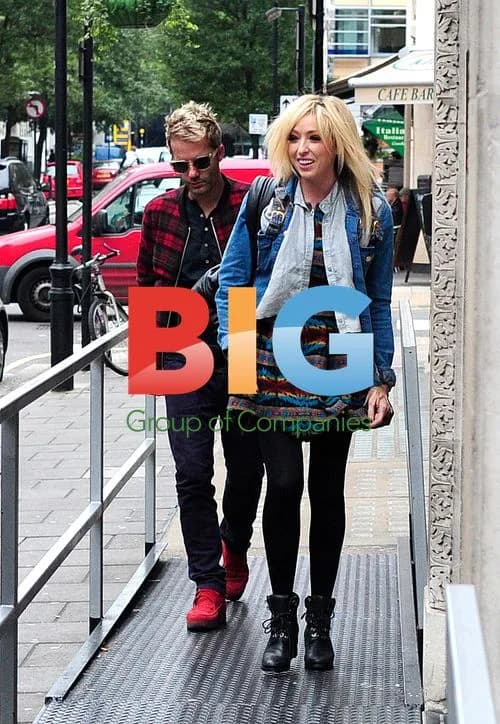 The Ting Tings arrive at Radio 1 studios