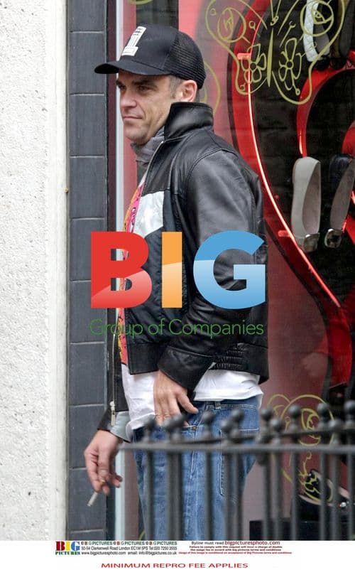 Robbie Williams Spotted with Mystery Woman