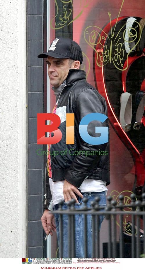 Robbie Williams Spotted with Mystery Woman