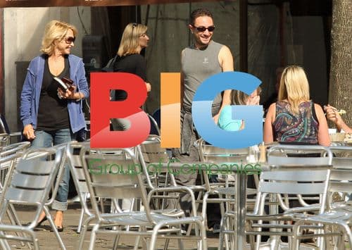 Felicity Kendal and Vincent Simone search for lunch