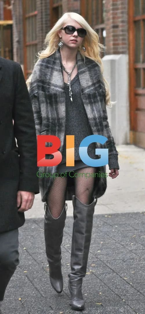 Taylor Momsen on Gossip Girls Set