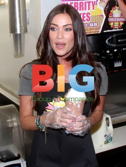 Jasmine Waltz at Millions of Milkshakes