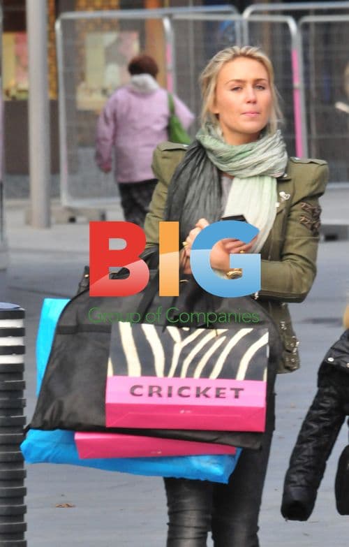 Alex Curran and Daughters Shopping
